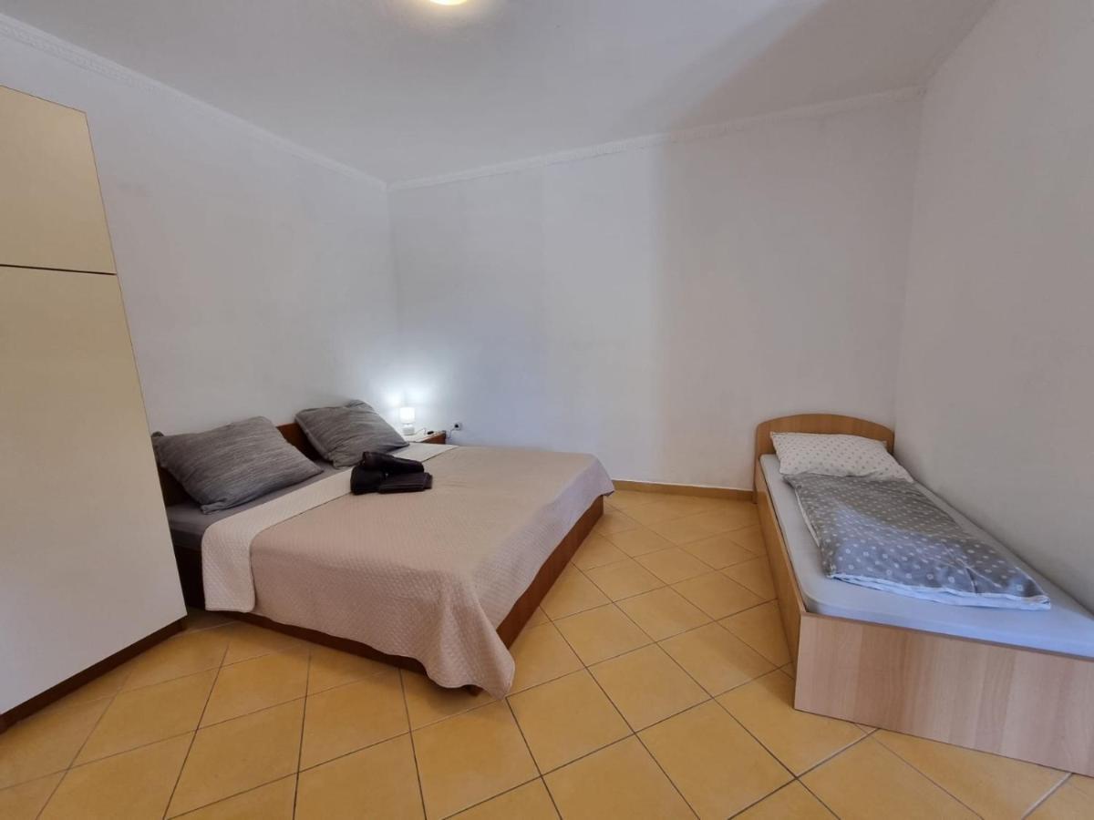 Apartmani Nika ビビニェ エクステリア 写真
