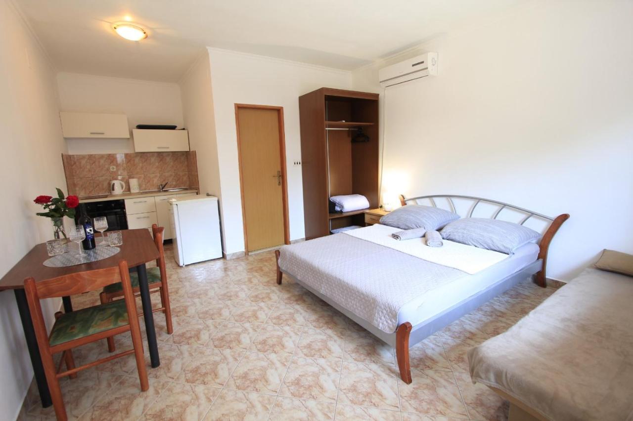 Apartmani Nika ビビニェ エクステリア 写真