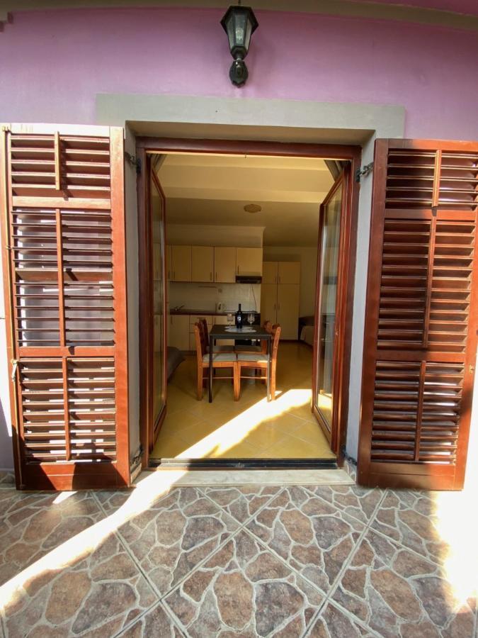 Apartmani Nika ビビニェ エクステリア 写真
