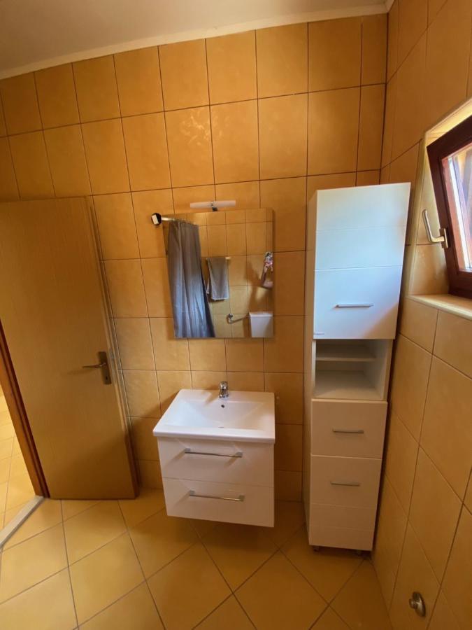 Apartmani Nika ビビニェ エクステリア 写真