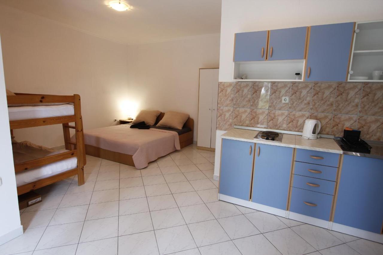 Apartmani Nika ビビニェ エクステリア 写真